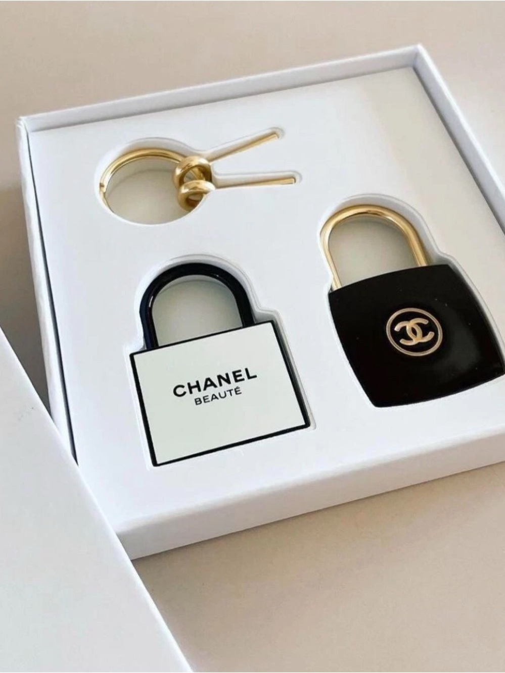 Chanel Beauté VIP Gift Black & White Padlock Keychain Set